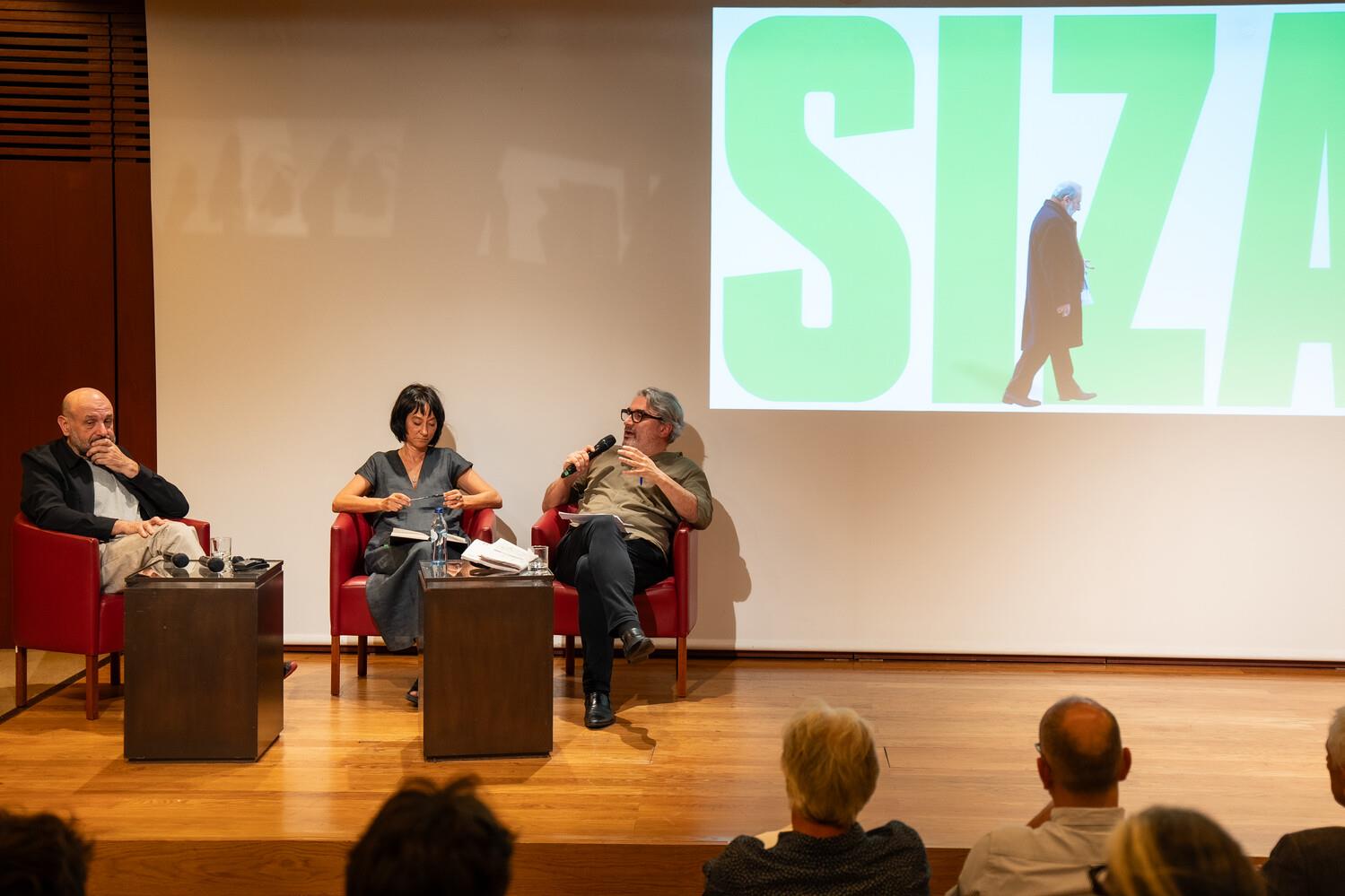 Conversa «Pensar Siza Vieira». Carlos Quintáns, Paula Santos e Nuno Grande (da esq. para a dir.)