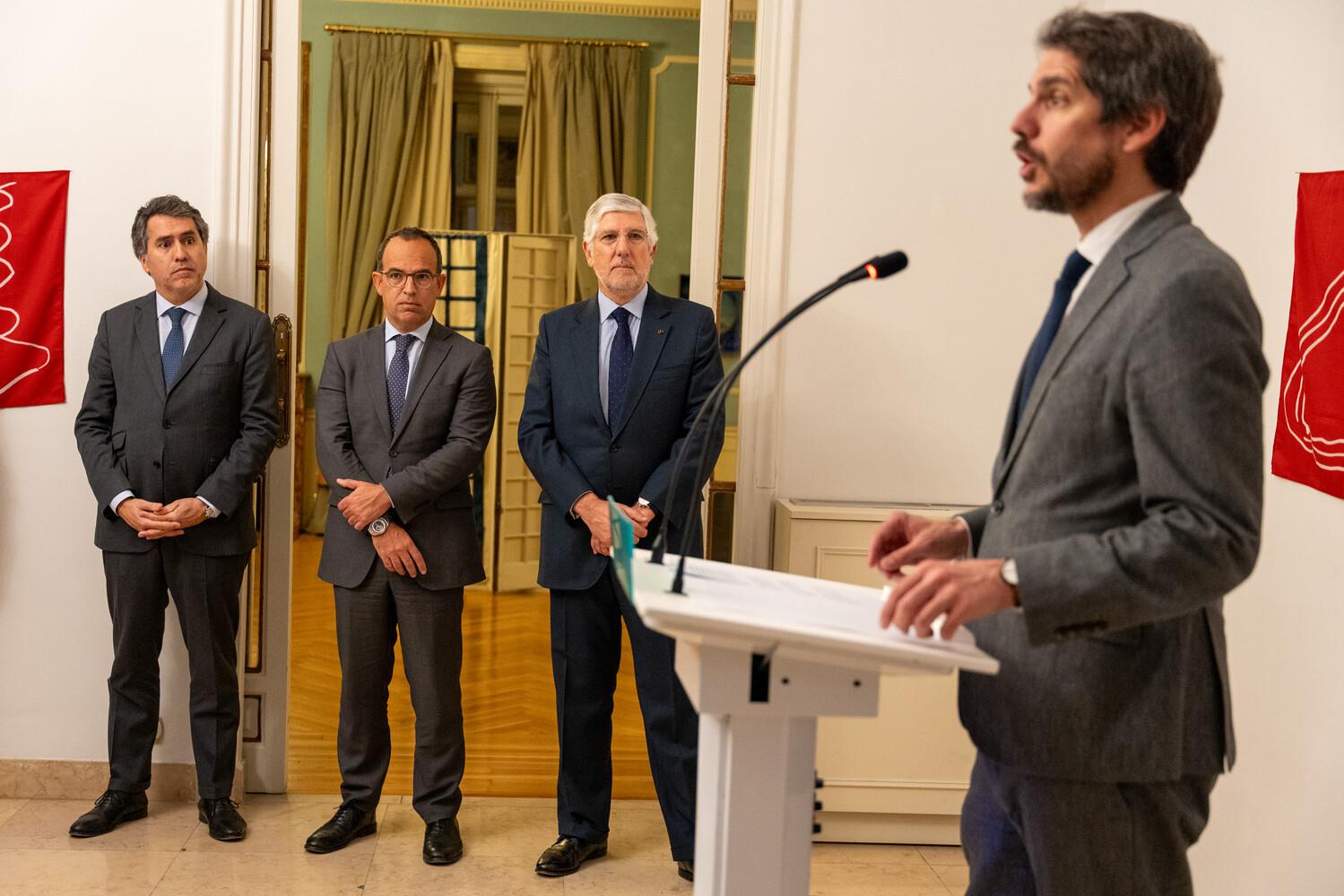 Pedro Adão e Silva, João Mira Gomes (ao centro) e Ernest Domènech (à dir.)