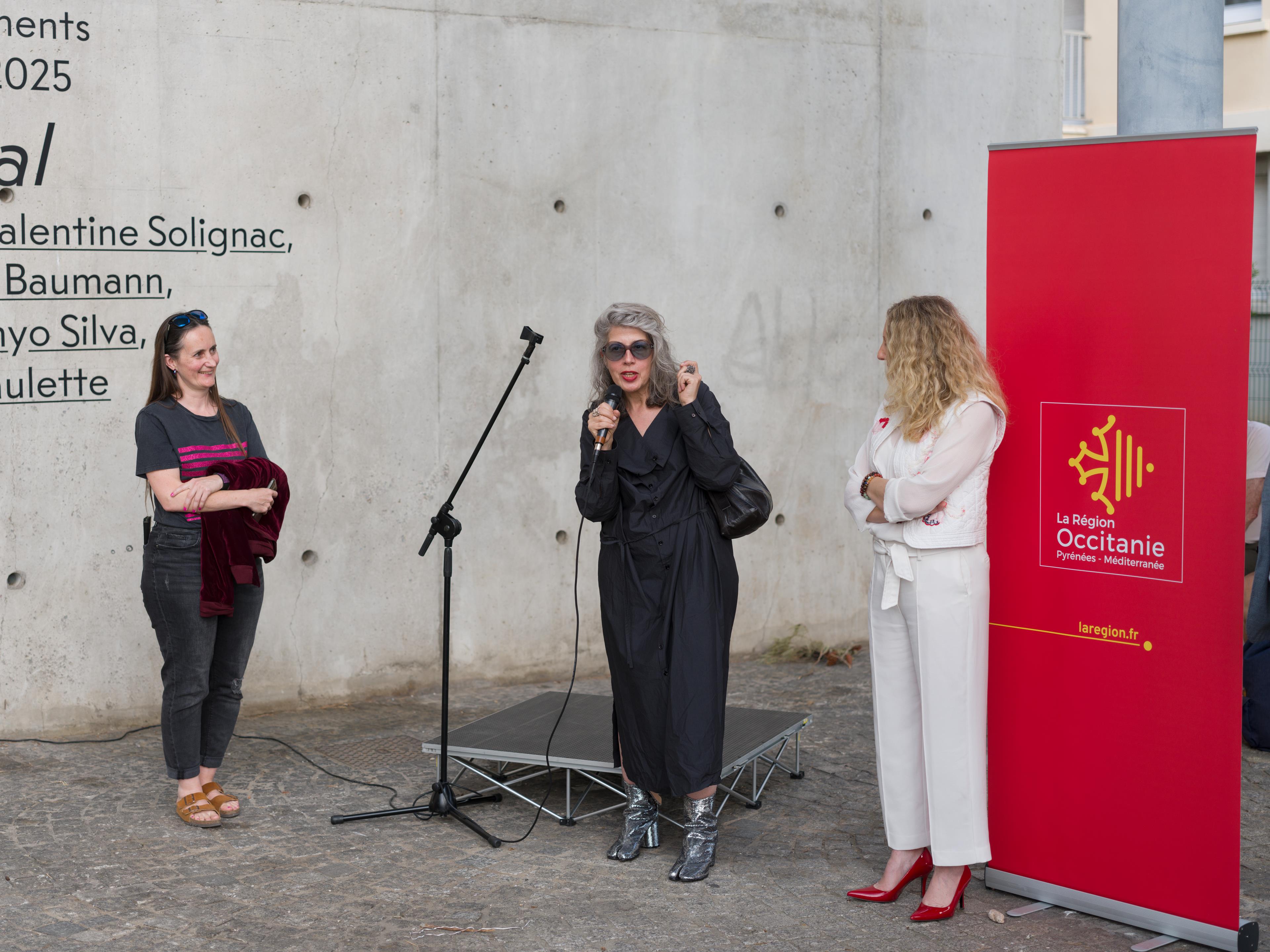 Marie Cozette e Leonor Antunes (à esq.)