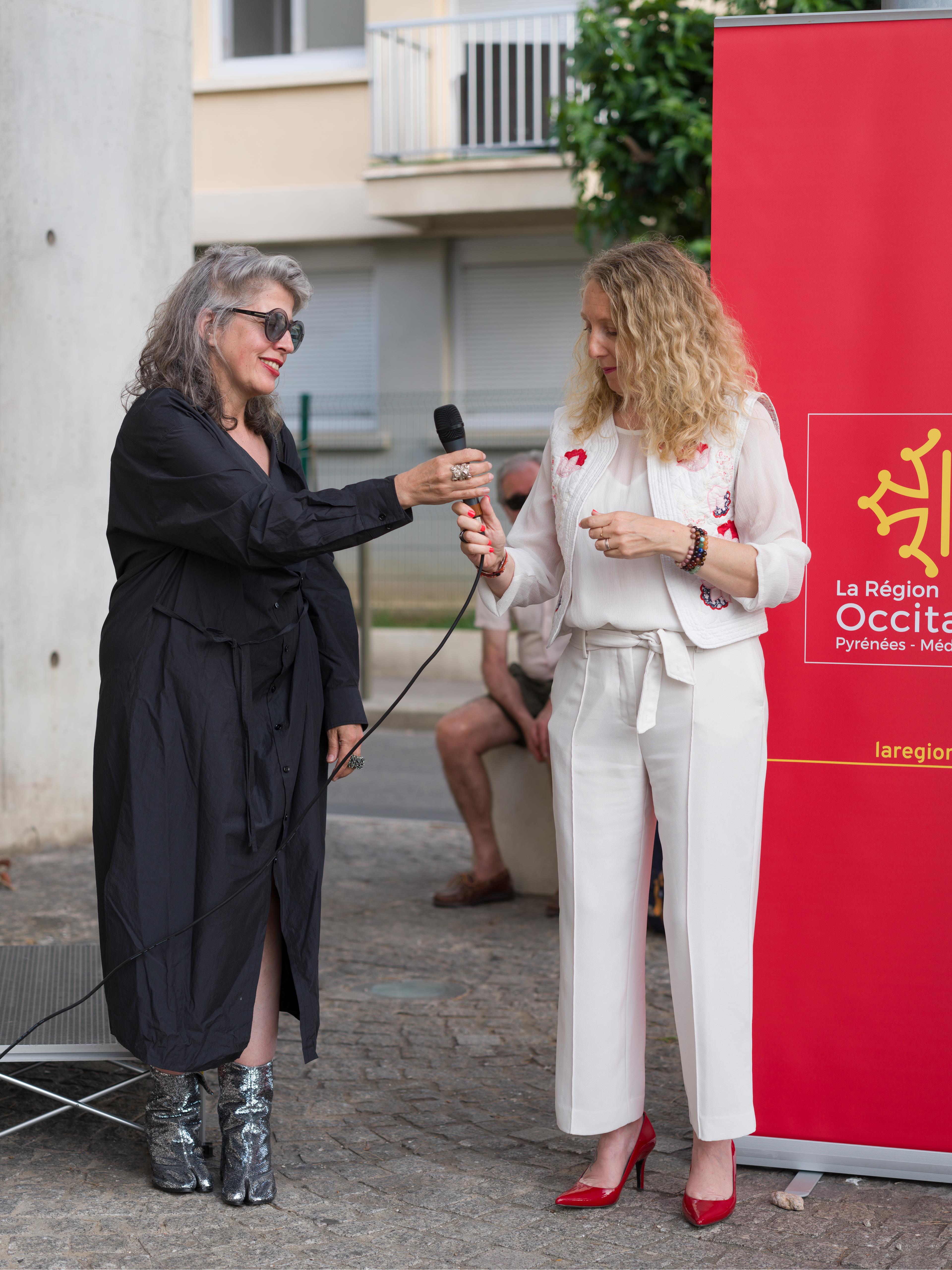 Leonor Antunes (à esq.)
