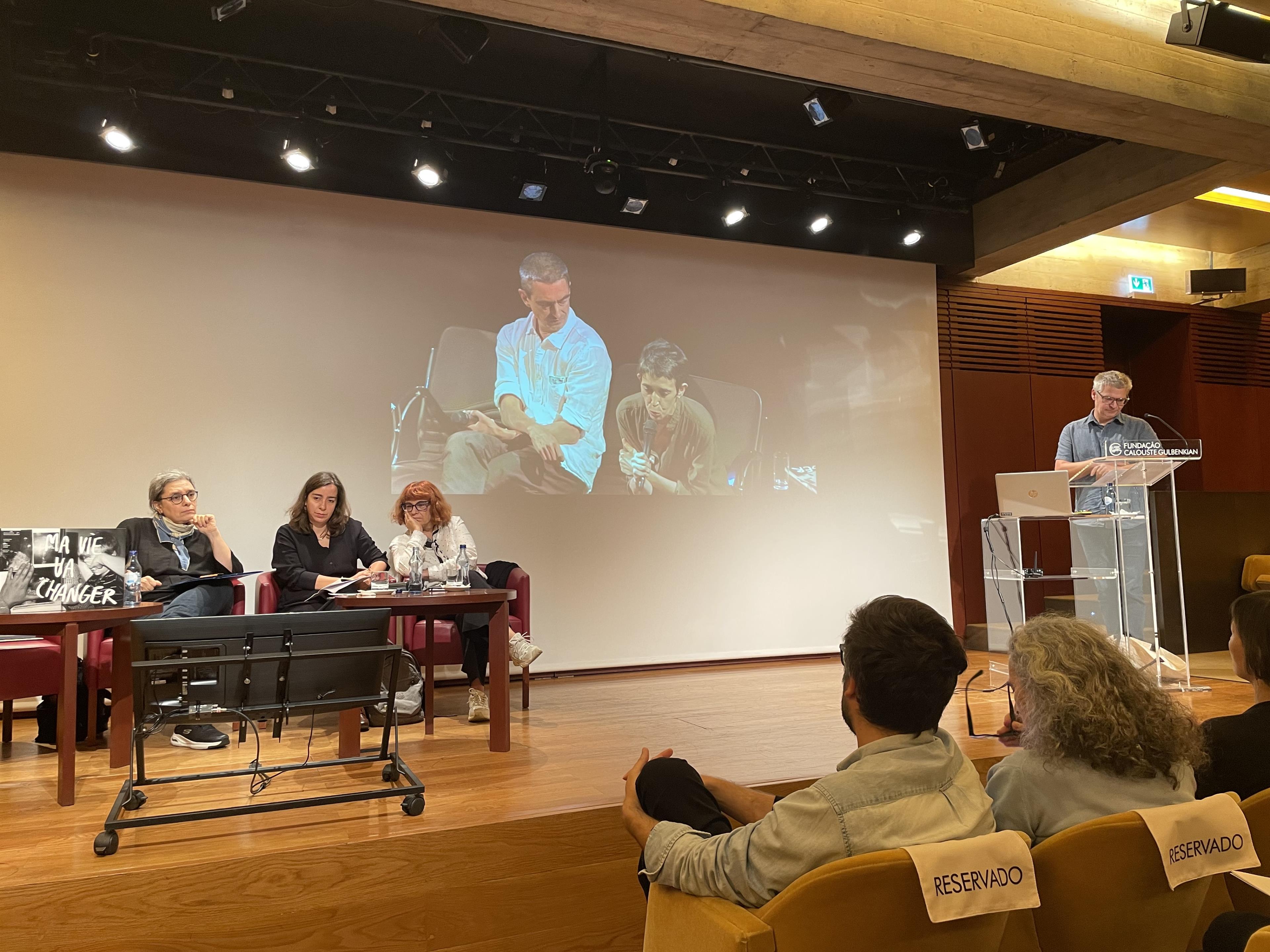 Conferência «Fórum Narrativas do Eu. Livros de artistas mulheres»: Alice Geirinhas; David-Alexandre Guéniot (à dir.)