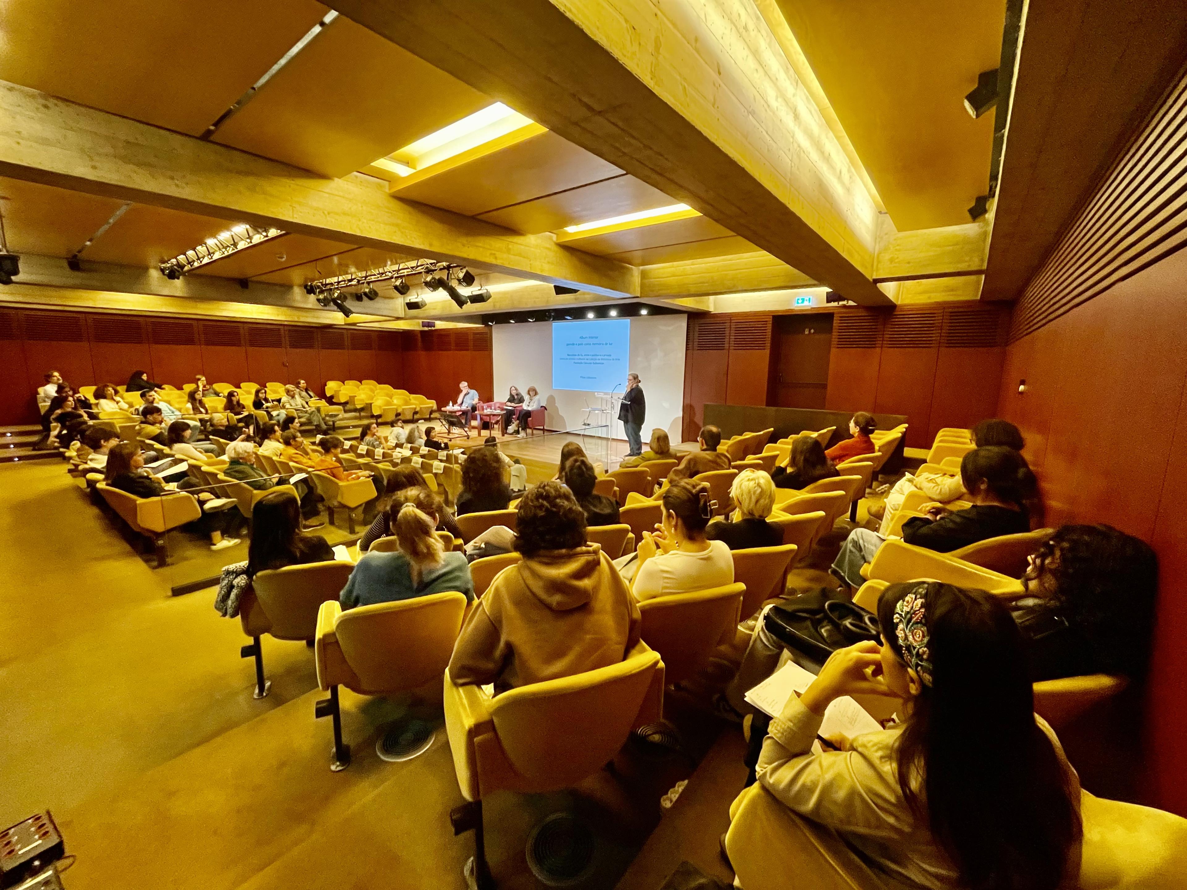 Conferência «Fórum Narrativas do Eu. Livros de artistas mulheres»