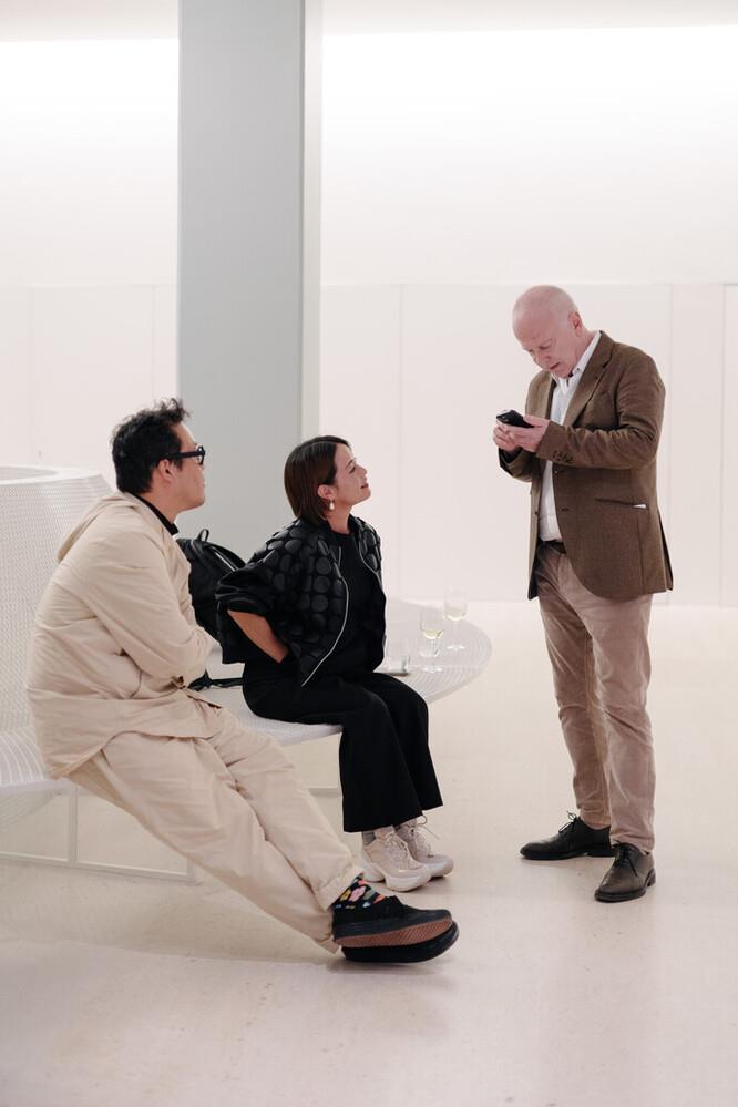 Chikako Yamashiro (ao centro); Benjamin Weil (à dir.)