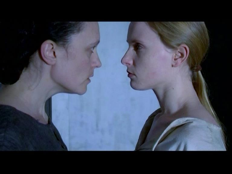 Frames do vídeo de Alice Anderson, «Bluebeard», 2006
