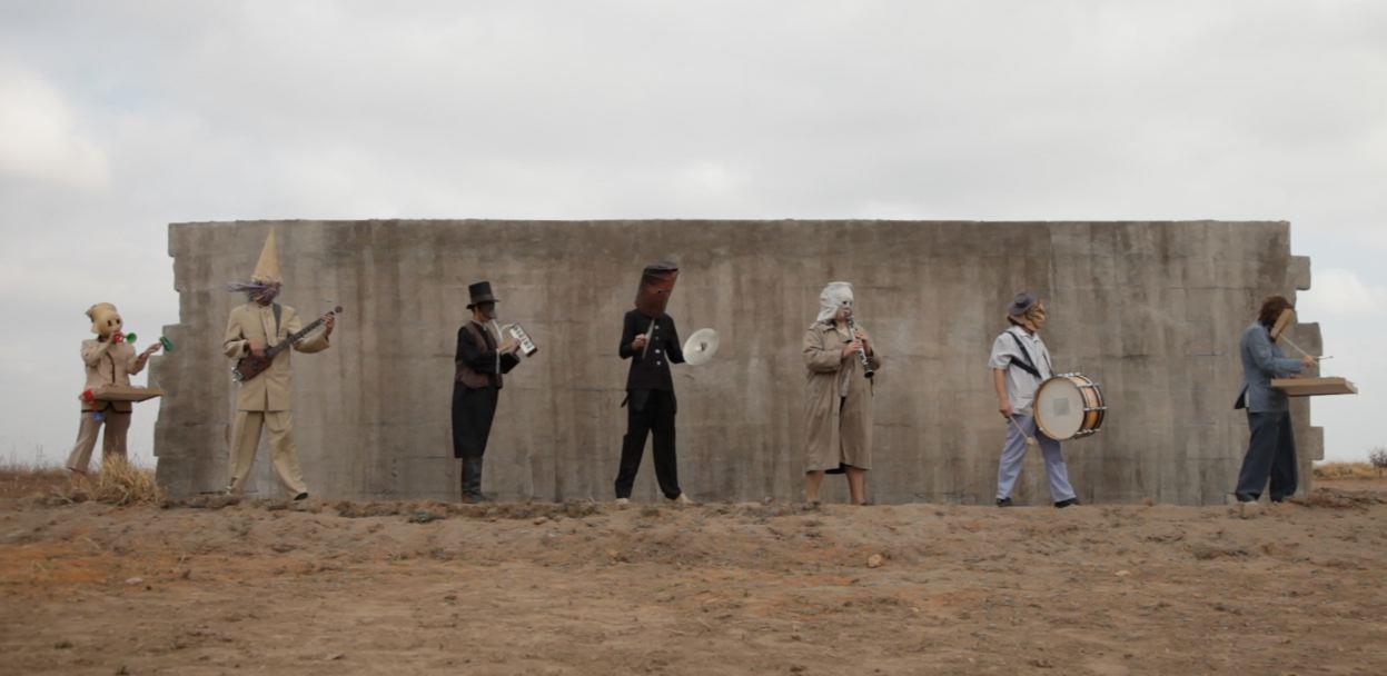 Frames do vídeo de Sara Ramo, «A Banda dos Sete» (The Band of Seven), 2010