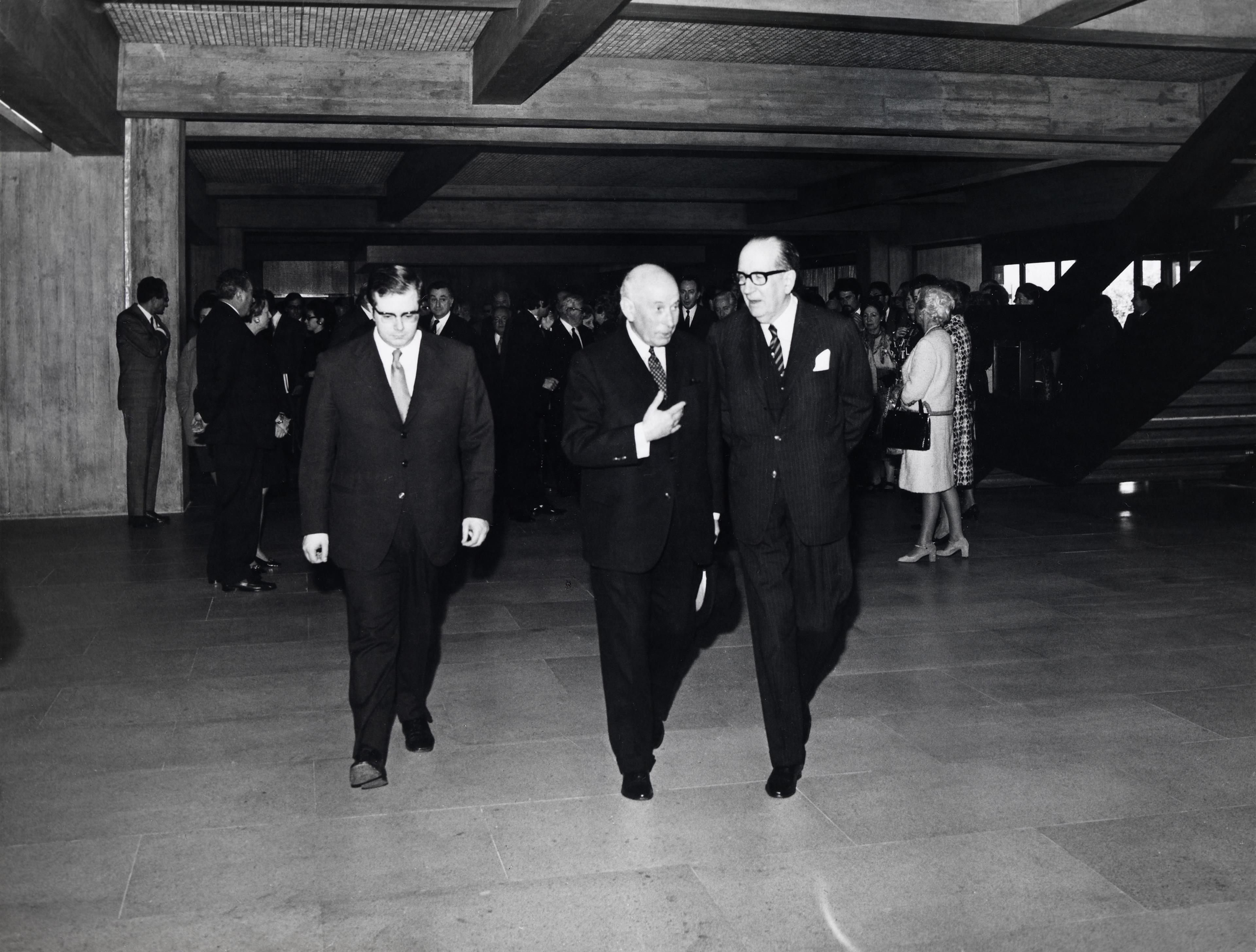 Américo Tomás, presidente da República Portuguesa (ao centro) e José de Azeredo Perdigão (à dir.)