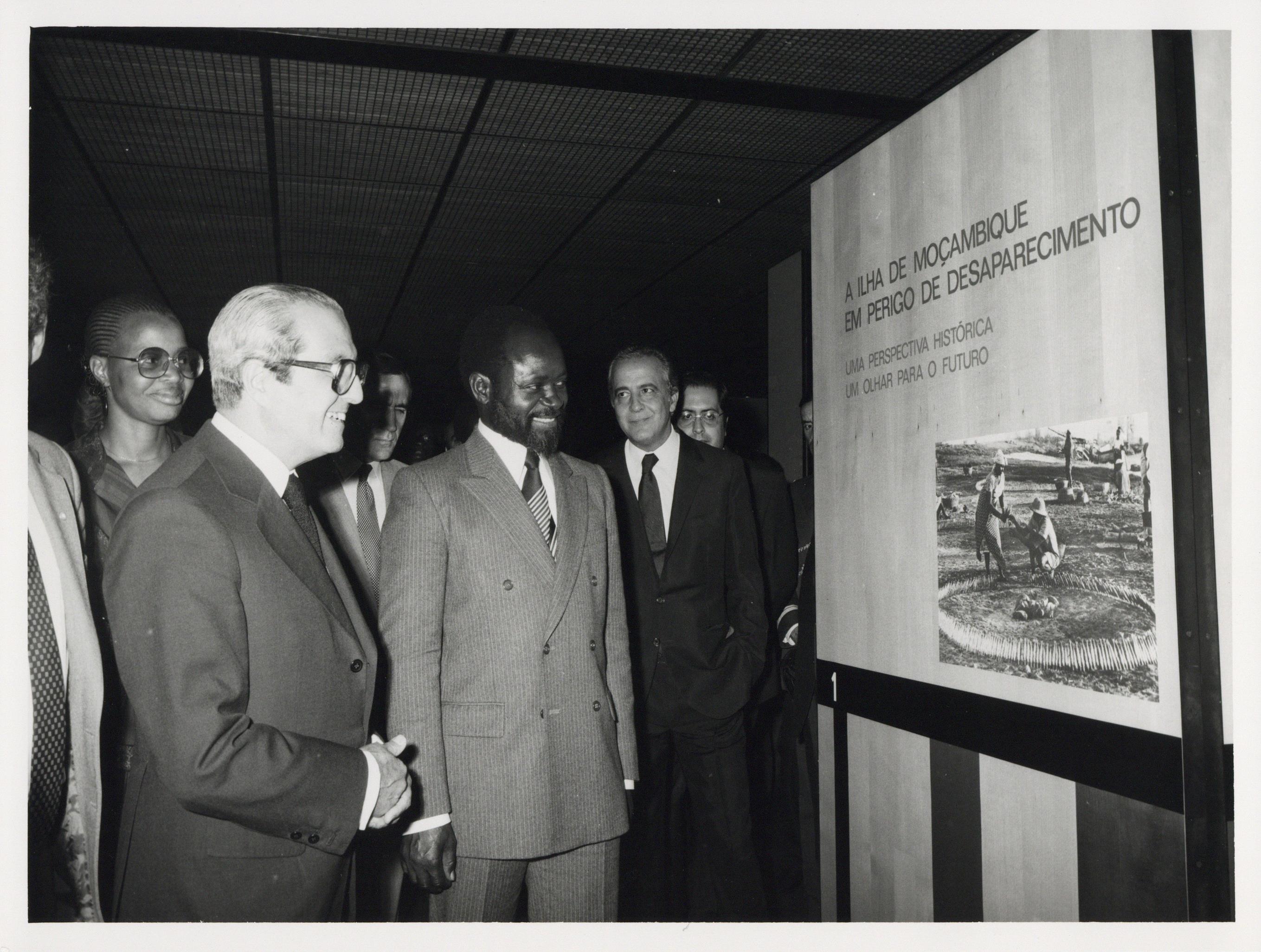 Visita oficial. presidente de Moçambique, Samora Machel (ao centro)