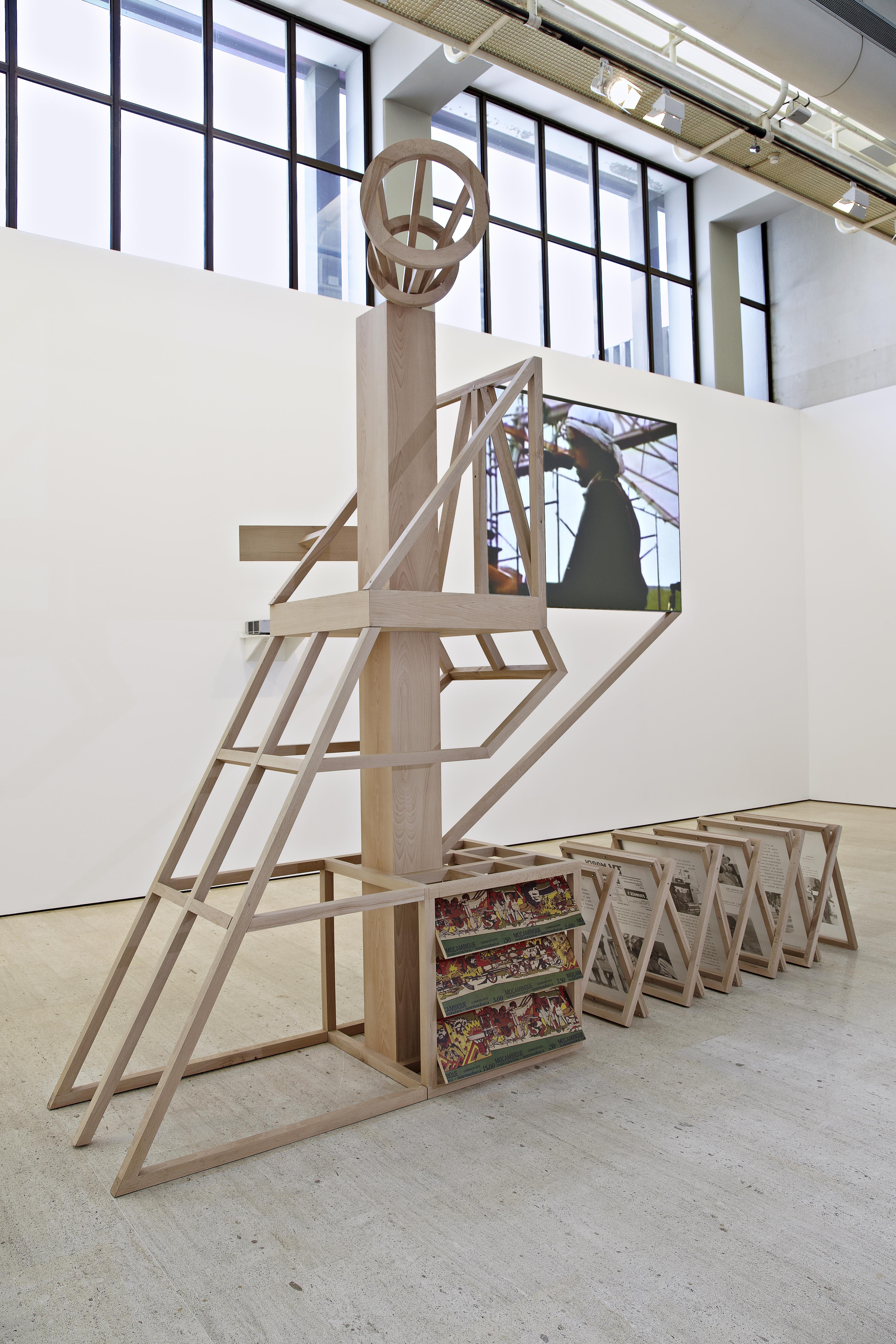 For Mozambique [Model n.º 3 for propaganda stand, screen and loudspeaker platform celebrating a post-independence Utopia]