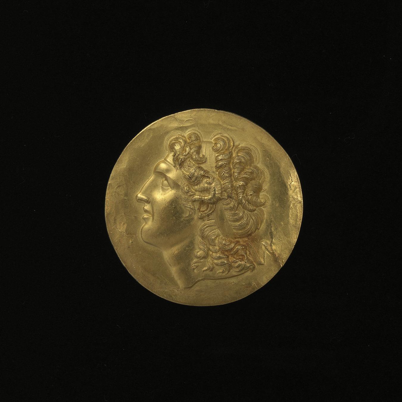 Cabeça diademada de Alexandre o Grande com chifre de carneiro (anv.); Alexandre o Grande enfrenta um javali com uma lança (rev.)