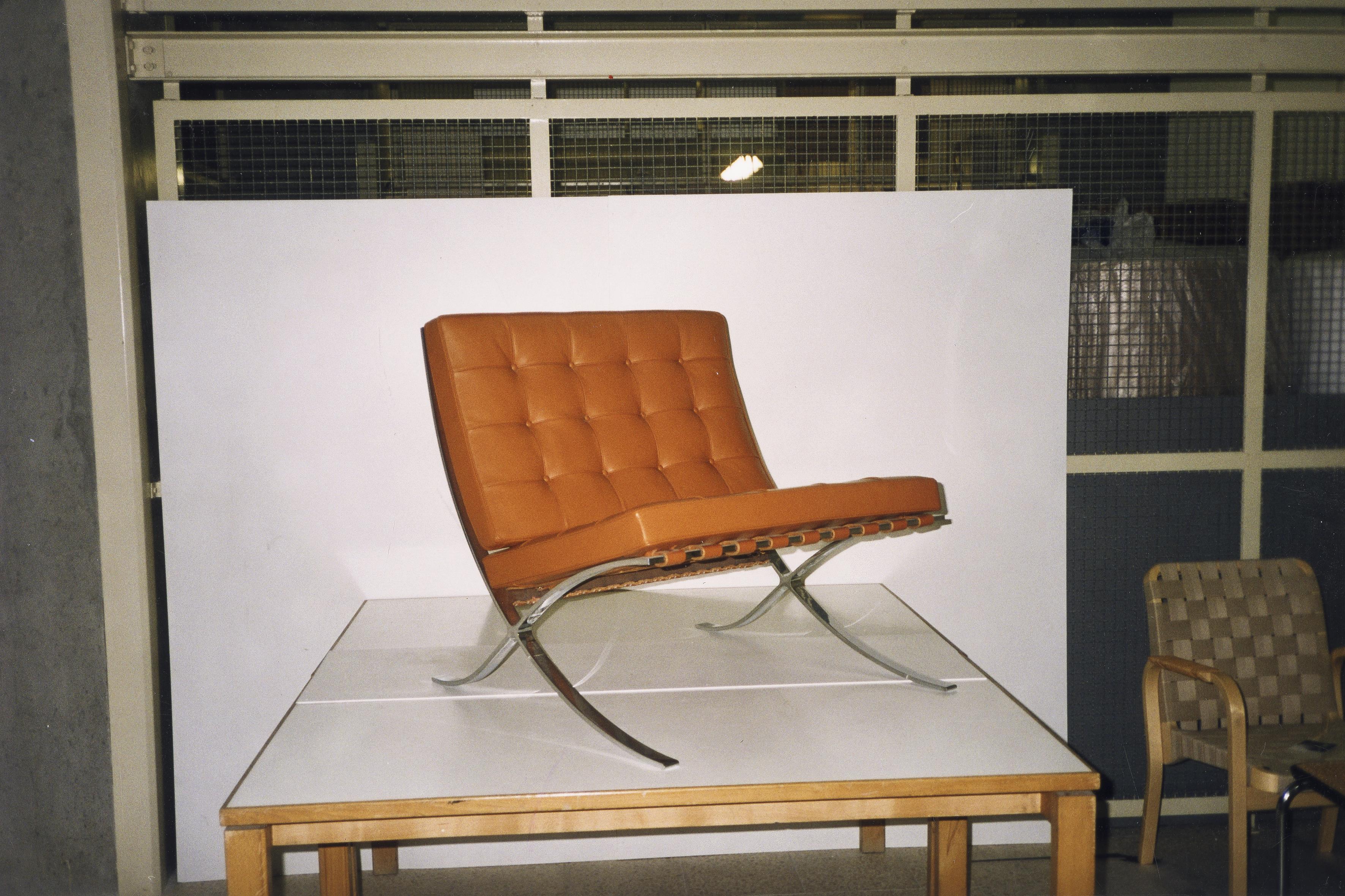 Cadeira Barcelona modelo nº MR90