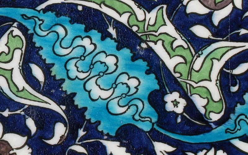 Friso de azulejos com arabescos