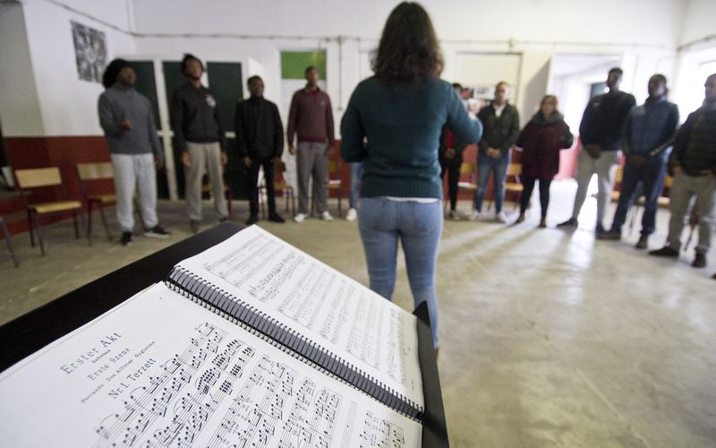 Uma imagem do grupo, em plena sessão de trabalho© Márcia Lessa