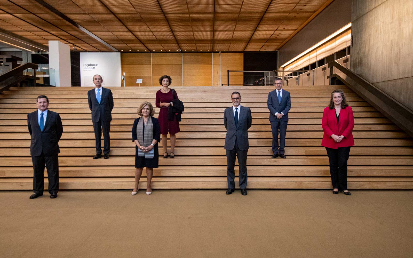 José Neves Adelino, Mónica Bettencourt Dias, Carlos Moedas (em cima) e Salvador de Mello, Isabel Mota, Rui Diniz e Catarina Gouveia (em baixo), após a assinatura do protocolo ©Márcia Lessa