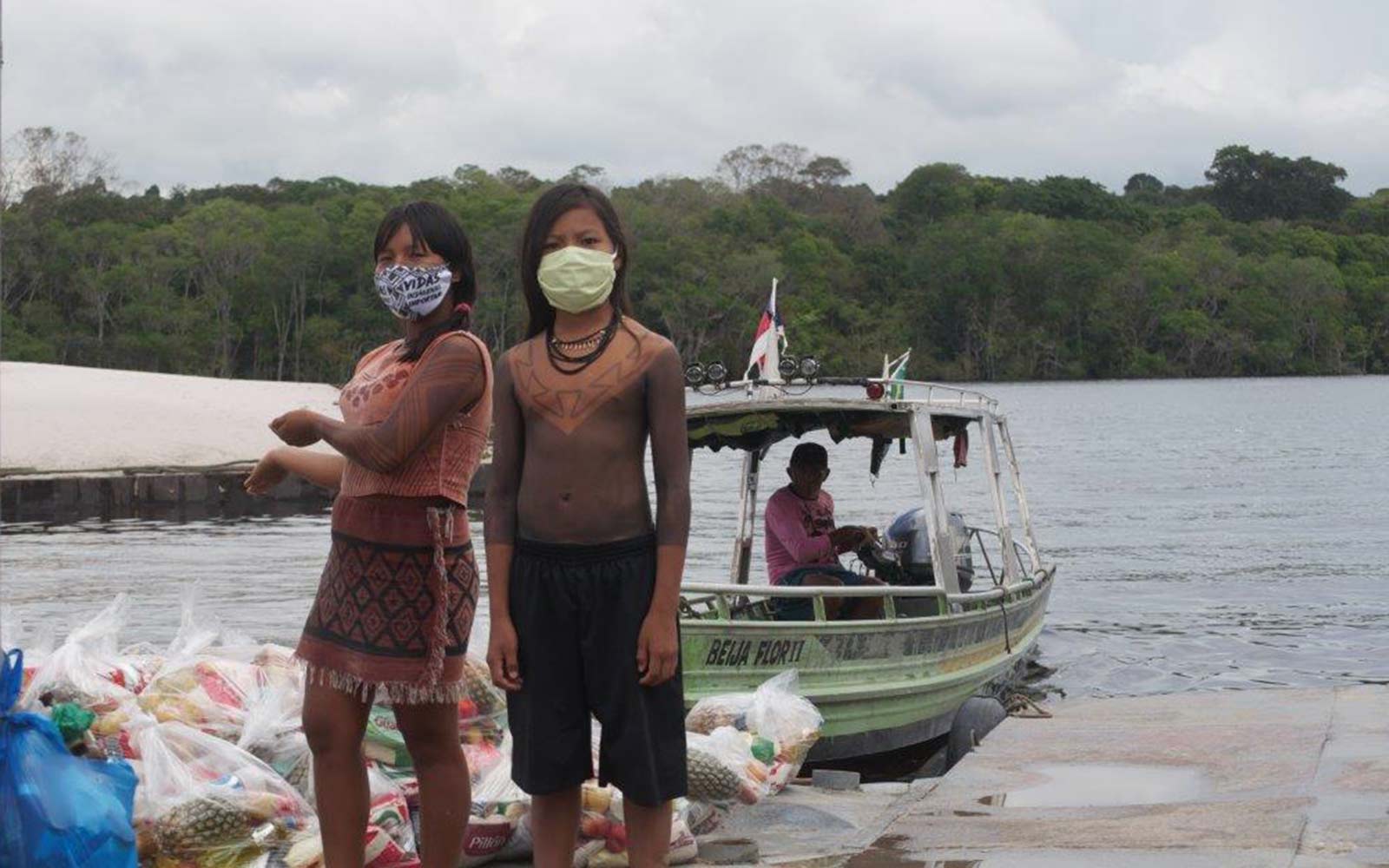 Youngsters from the community of Inhambé and Gavião © SOS Amazonia