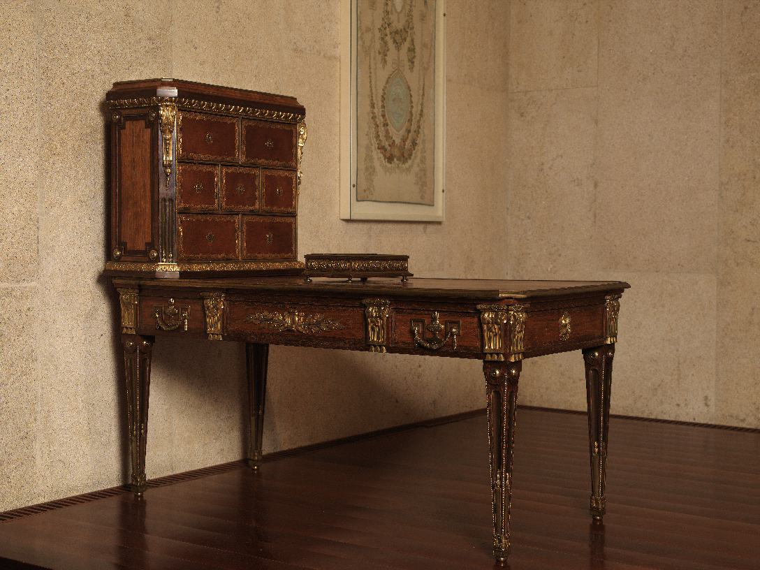 Writing desk, and inkstand Museu Calouste Gulbenkian